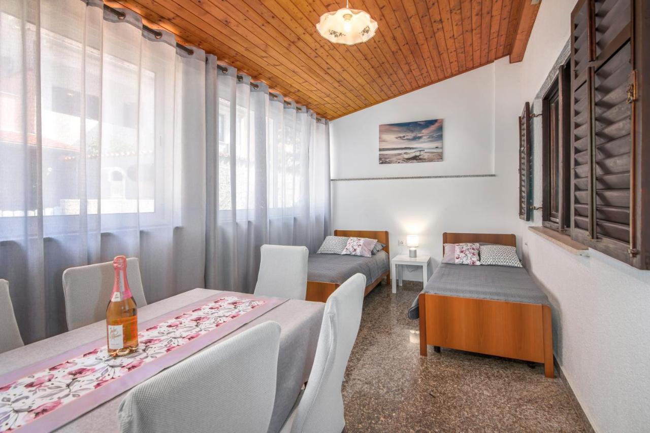 Apartment Palma Pula Exterior photo