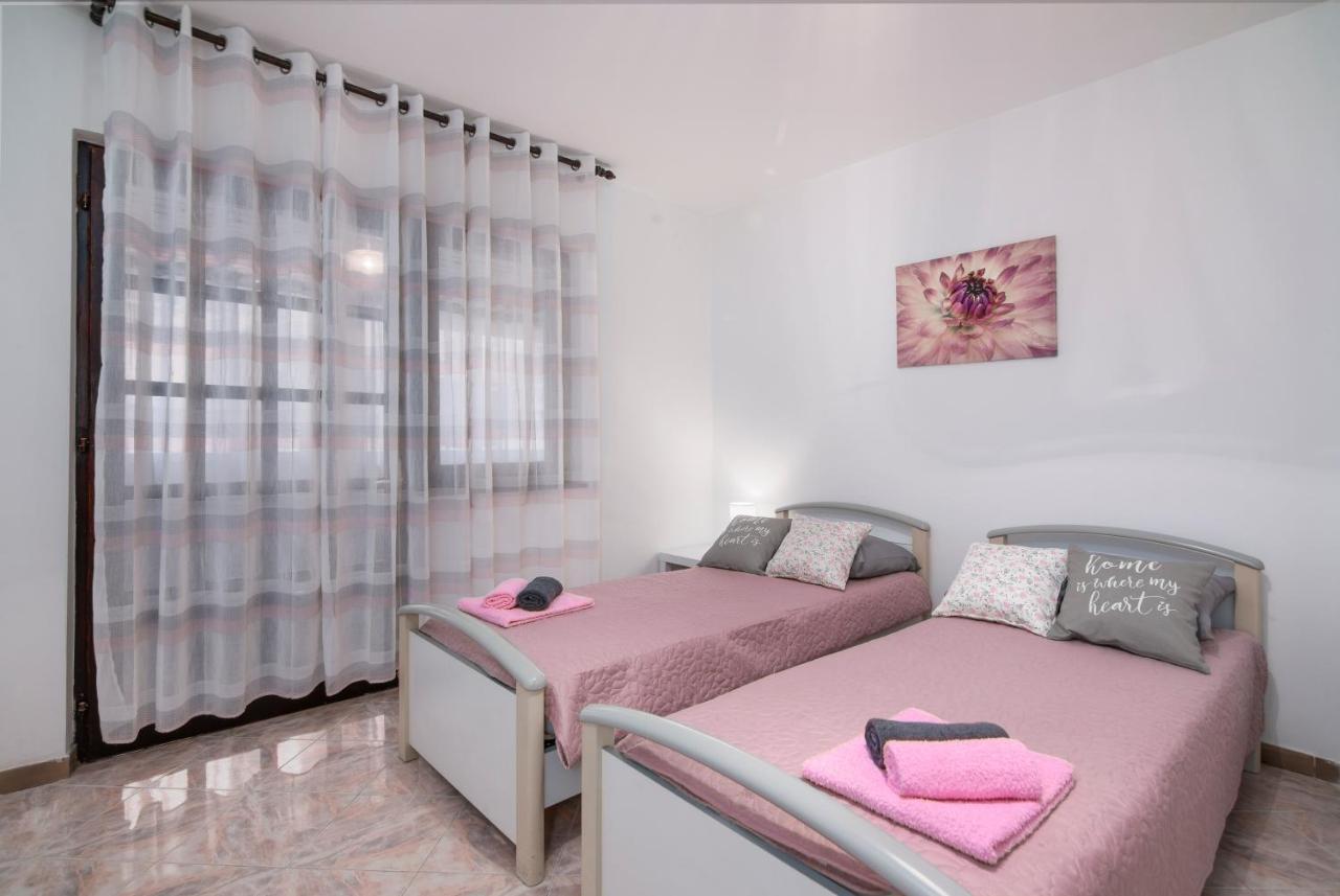 Apartment Palma Pula Exterior photo